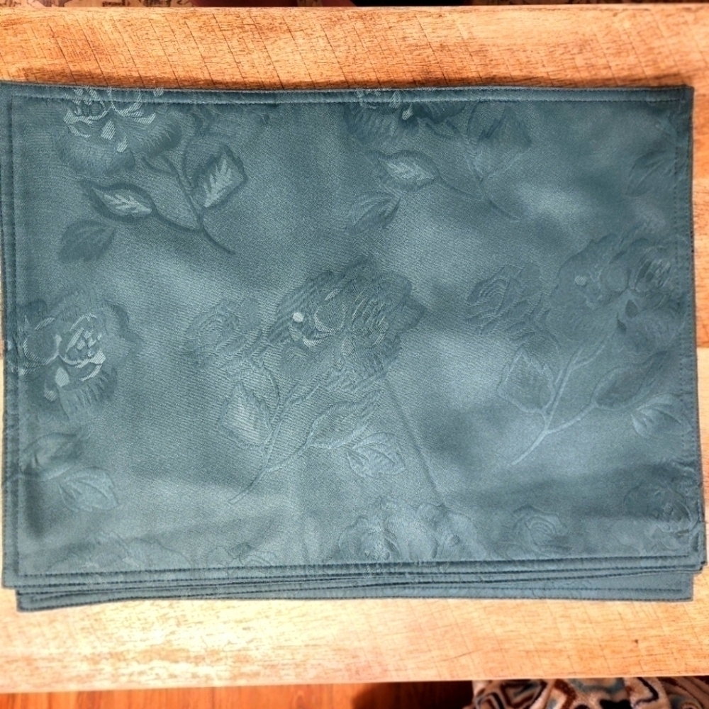Elegant Floral placemats - Green